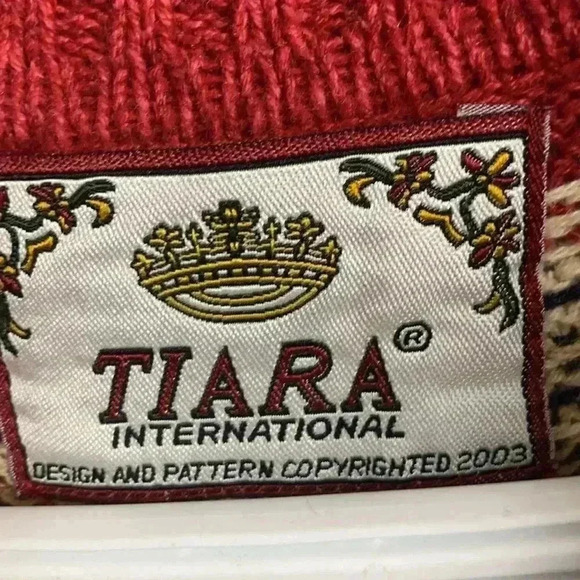 Tiara NWOT Cranberry Knit Sweater w Faux Leather Accents Size Medium - Picture 4 of 9